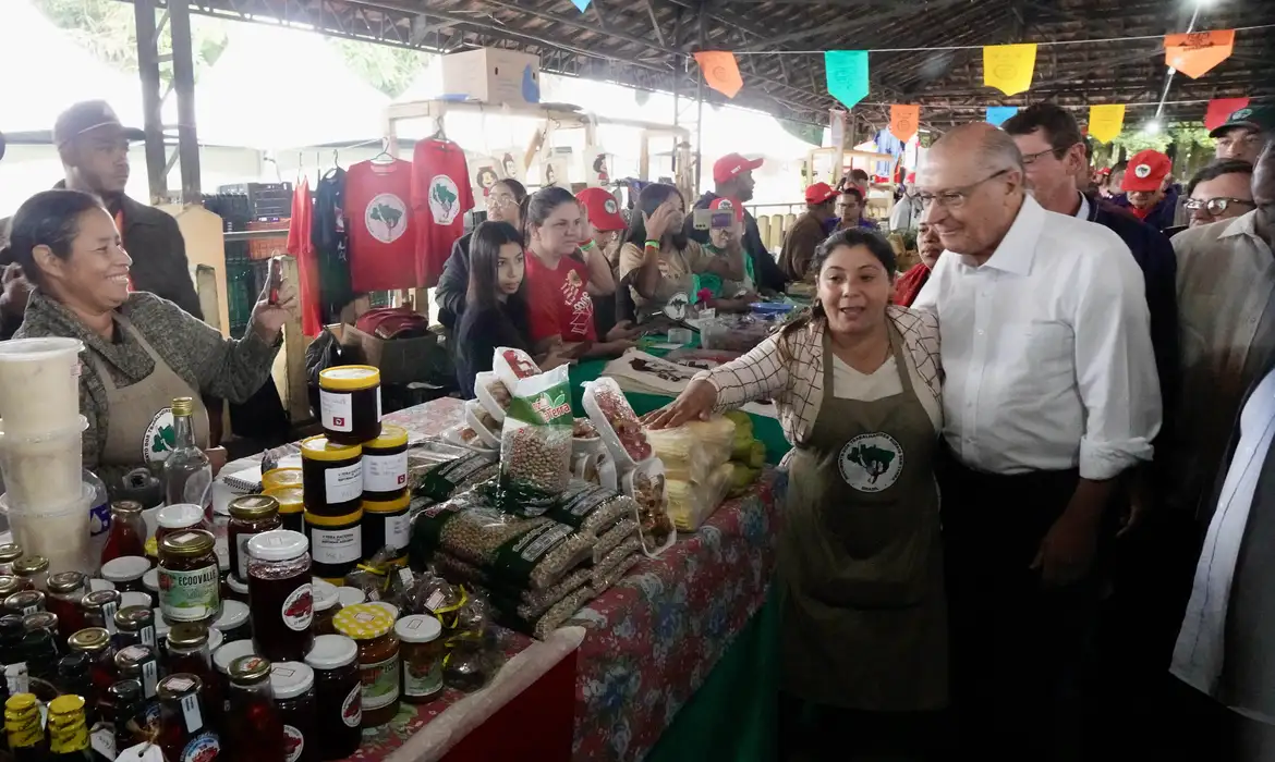 geraldo_alckmin_feira_mst02