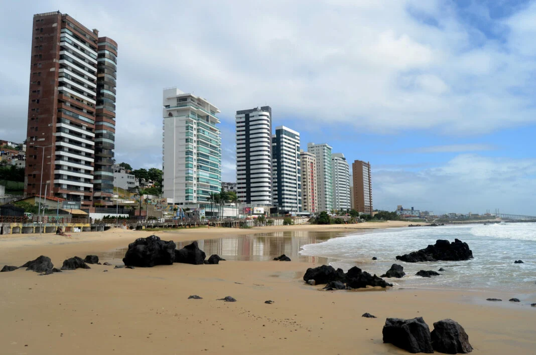 Praia-de-Areia-Preta-6-1068x708-1