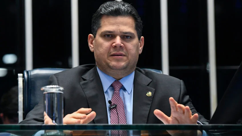 Davi-Alcolumbre-no-Senado-848x477-1
