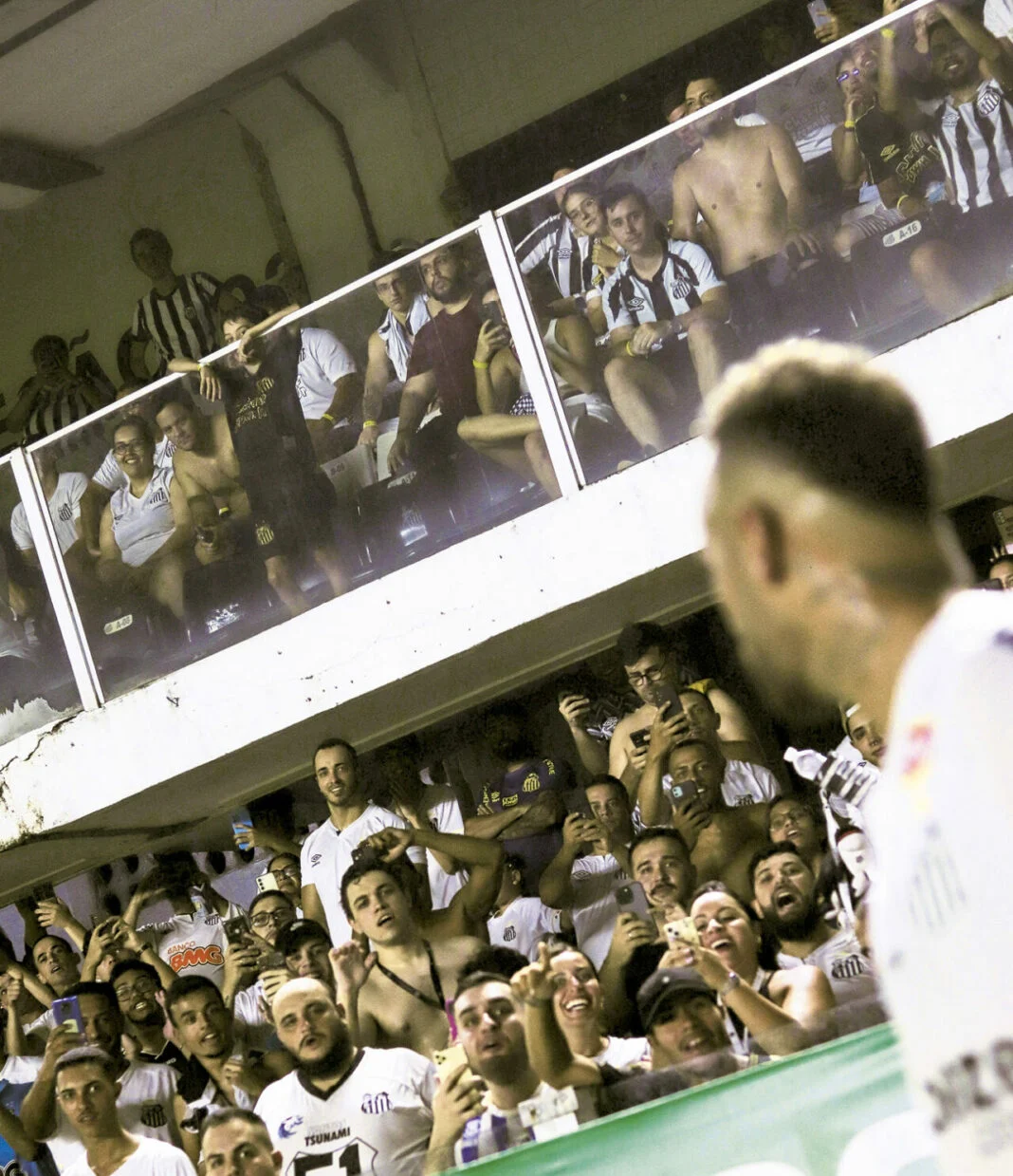 NEYMAR-TORCIDA