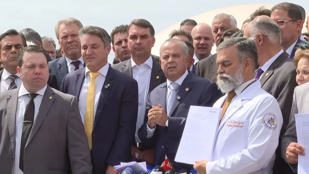 Oposicao-realiza-coletiva-de-imprensa-apos-determinacao-de-prisao-domiciliar-para-Jair-Bolsonaro