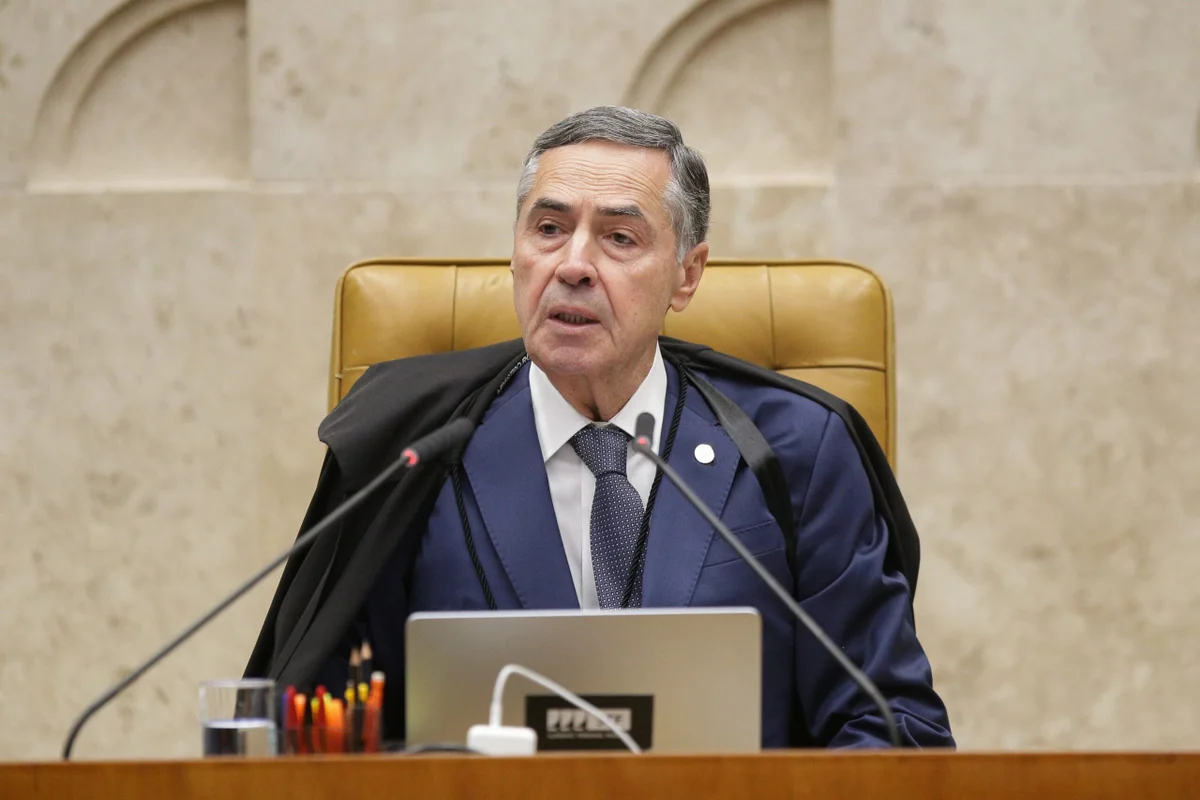Luis-Roberto-Barroso-Ministros-do-Supremo-Tribunal-Federal-e-autoridades-realizam-sessao-de-abertura-do-segundo-semestre-do-ano-Judiciario-Metropoles-3-scaled-2