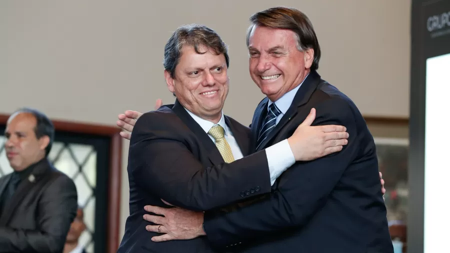 ministro-da-infraestrutura-tarcisio-gomes-de-freitas-ao-lado-do-presidente-jair-bolsonaro-sem-partido-1607113309611_v2_900x506.jpg