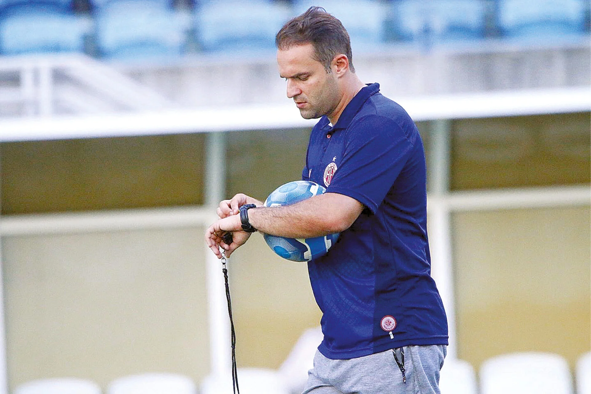 20251123_20ES2_FT_CANINDE-PEREIRA
