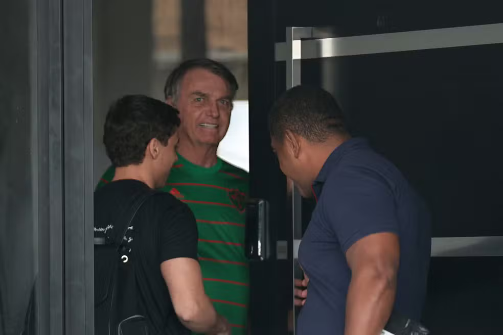 2025-11-21t144942z-434325561-rc211iaapk6d-rtrmadp-3-brazil-bolsonaro