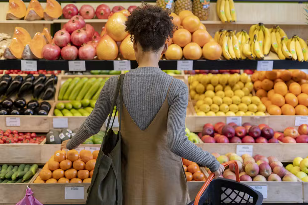 beautiful-young-woman-shopping-food-1