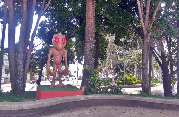estatua-et-de-varginha-3
