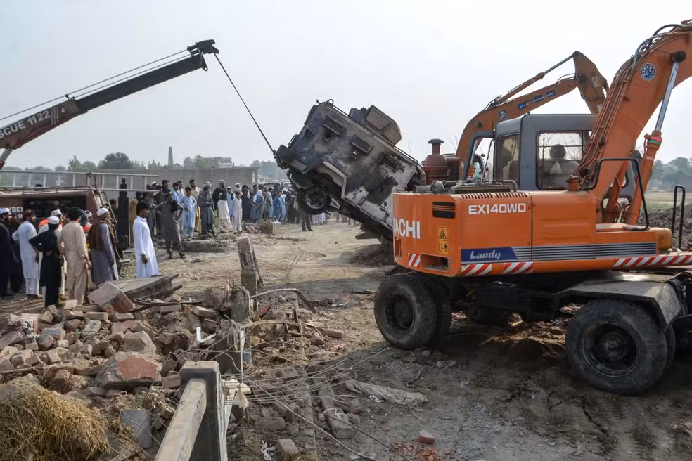 afp-20260510-b2dr9cq-v1-midres-pakistanunrestattack